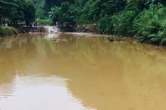 Hoàn lưu bão số 10 làm vỡ ao cá ở Lào Cai khiến 2 người chết