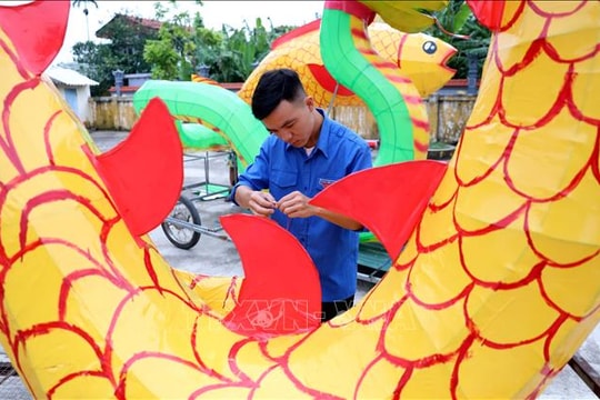 Mang Trung thu vẹn tròn cho trẻ em vùng nông thôn