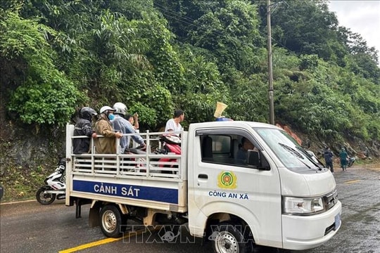 Ảnh hưởng bão số 10: Cấm người và phương tiện qua cầu Chiêm Hóa (Tuyên Quang)
