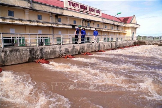 320 trạm bơm đang tích cực tiêu úng cho trên 44.000 ha cây trồng