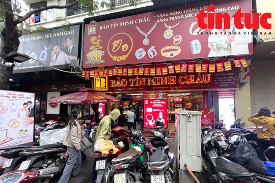 Giá vàng miếng niêm yết ở mức 138 triệu đồng/lượng