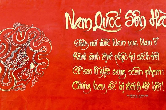 Kỷ lục gia trẻ 'dệt' hồn dân tộc bằng thư pháp