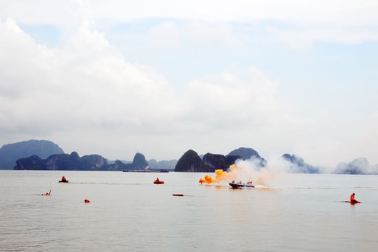 Cảnh sát biển phối hợp luyện tập tìm kiếm, cứu hộ, cứu nạn trên biển