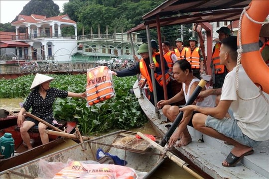 Ninh Bình: Bảo đảm an toàn cho người dân vùng bị cô lập