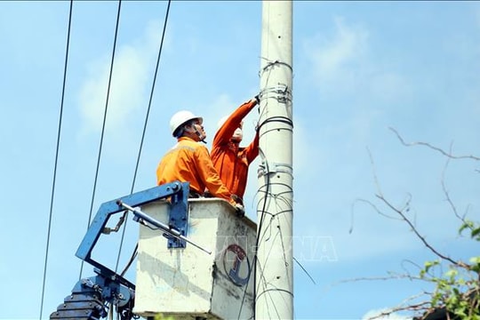 Quảng Trị cấp điện trở lại cho 98% khách hàng