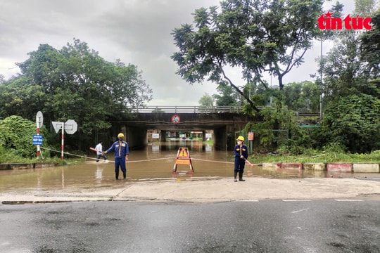Hà Nội vẫn còn 25 điểm ngập úng, giao thông ùn ứ nhiều khu vực