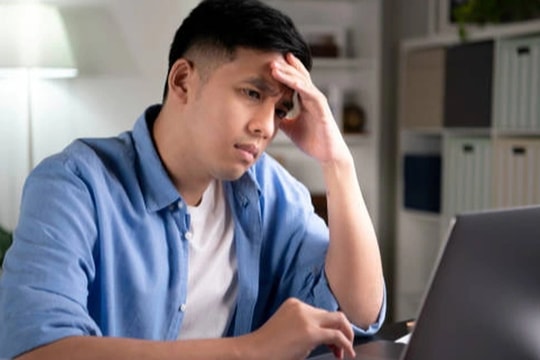 Túi đồ bé gái giấu trong tủ bất ngờ hé lộ bí mật gây sốc của vợ tôi