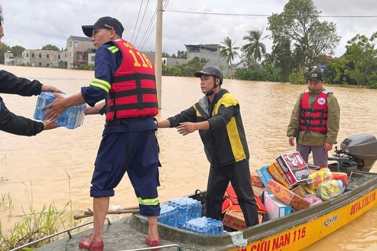 Người dân lập nhóm cứu trợ vùng lũ Thanh Hóa