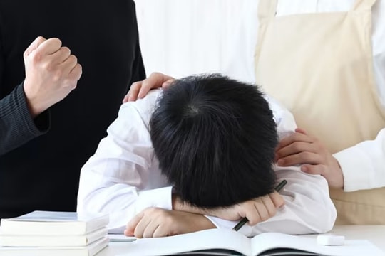 Áp lực học, nhiều trẻ tiểu học Hàn Quốc phải uống thuốc trầm cảm