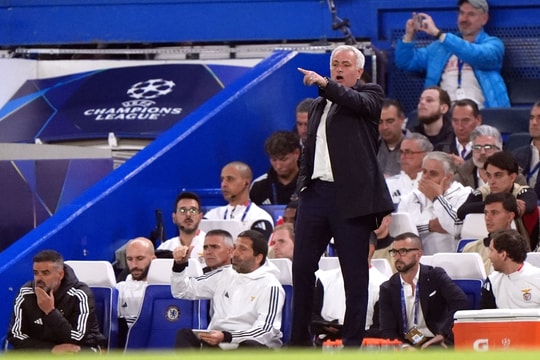 Chelsea gieo sầu cho đội của Mourinho ở Champions League