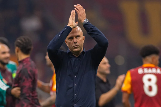 Slot: 'Liverpool thua vì đối thủ mánh khóe'