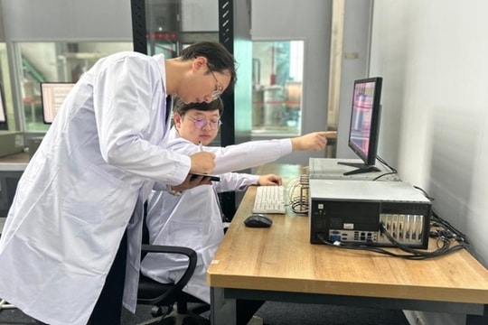 Nam châm siêu dẫn mạnh gấp 700.000 từ trường Trái Đất