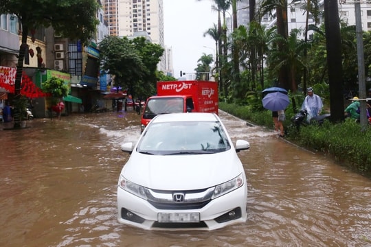 Những sai lầm khiến chủ xe mất quyền lợi bảo hiểm khi ôtô ngập nước