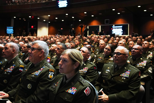 Những tuyên bố cứng rắn của ông Hegseth khi họp với tướng lĩnh Mỹ