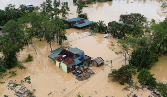 Yêu cầu tạm ứng, chi trả nhanh chóng tiền bồi thường bảo hiểm thiệt hại do bão số 10