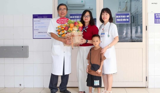 Kịp thời cứu sống cháu bé 6 tuổi mắc dị dạng mạch máu phổi hiếm gặp