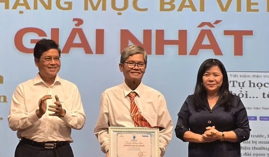 Điện lực TP HCM trao thưởng cuộc thi “Tiết kiệm điện thành thói quen”