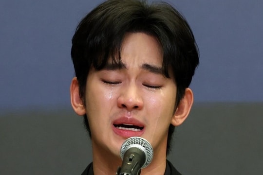 Kim Soo Hyun 'căng thẳng tột độ'