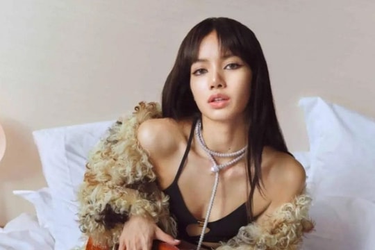 Lisa mặc xuyên thấu lộ nội y