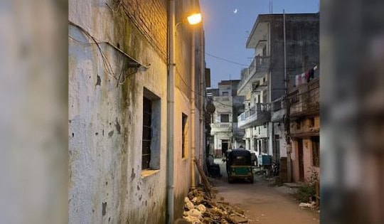 Trèo tường vào nhà bạn gái, nam thanh niên 18 tuổi bị điện giật tử vong