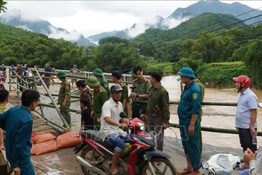 Thủ tướng chỉ đạo tập trung khắc phục nhanh hậu quả bão số 10, ổn định đời sống nhân dân