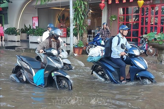 Sáng 2/10, Hà Nội vẫn còn nhiều điểm ngập úng