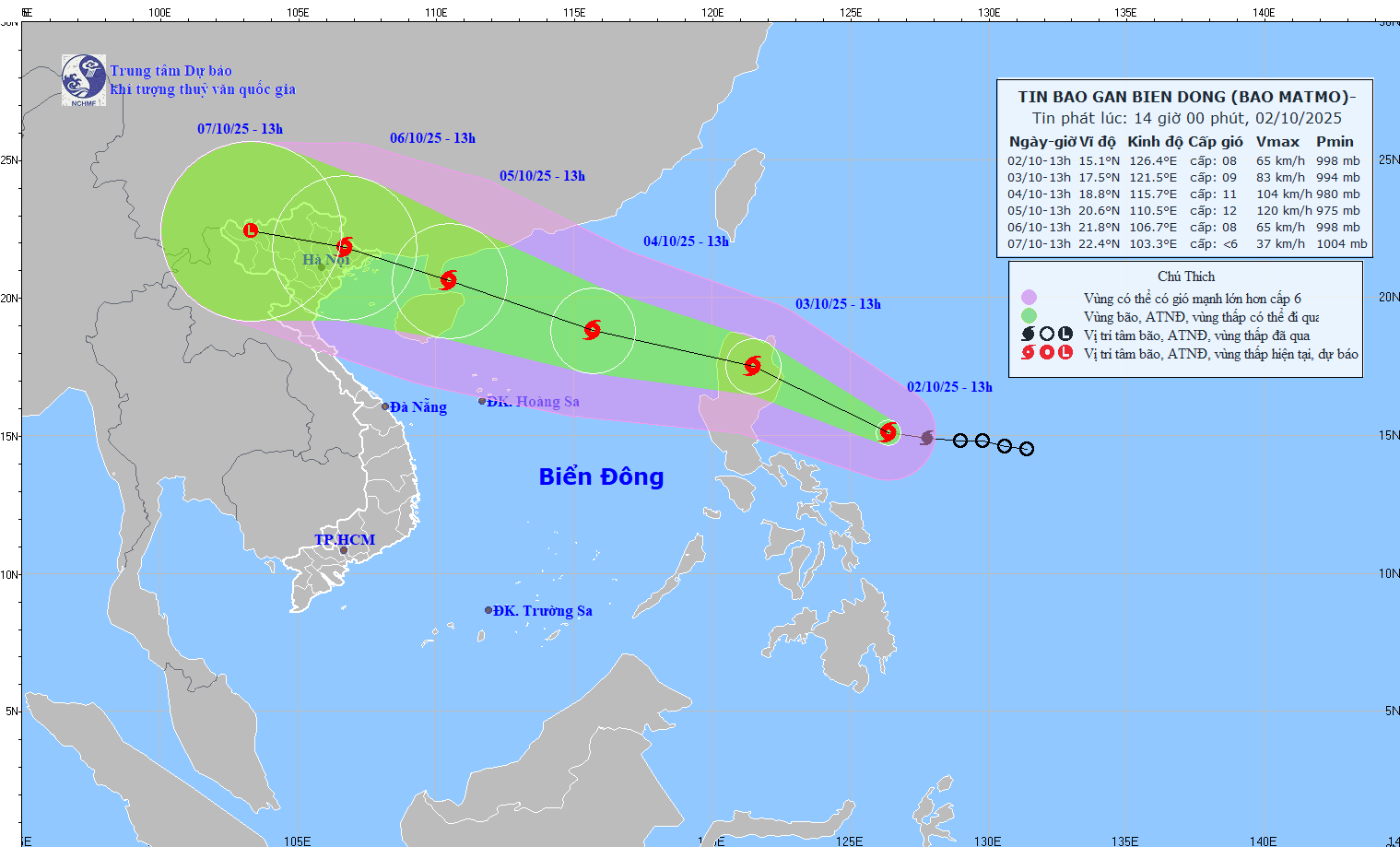 Bão MATMO giật cấp 10, tiếp tục mạnh thêm, hướng vào biển Đông
