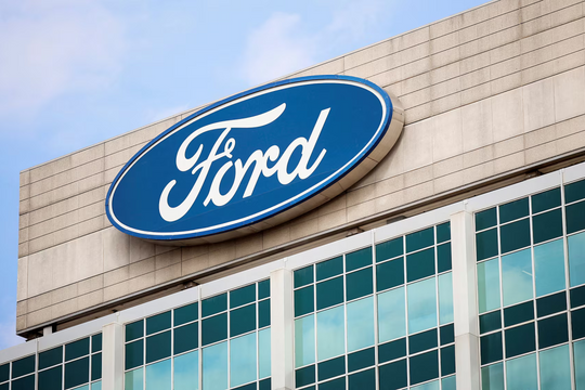 Ford, GM 'tự mua xe của mình' để hưởng ưu đãi xe điện ngày chót