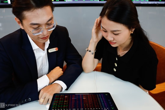 Chứng khoán giảm mạnh cuối phiên