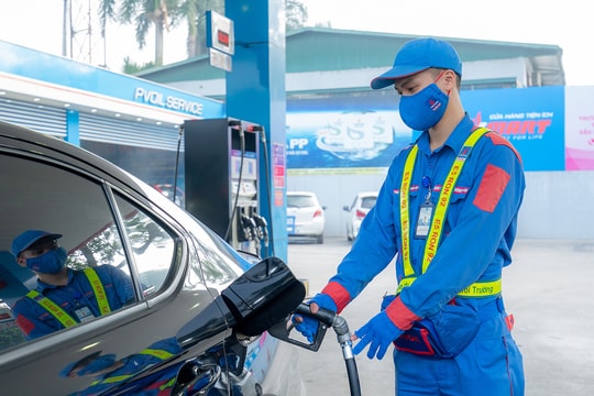 Giá xăng, dầu cùng tăng