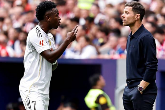 Nội bộ Real lục đục