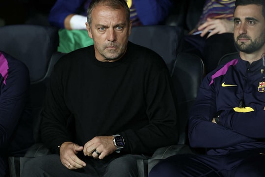 Flick: 'Sau 30 phút, PSG khiến Barca tan rã'