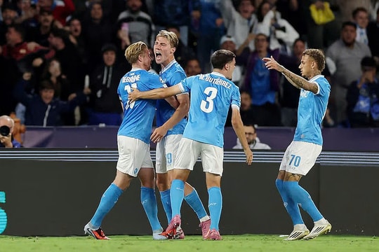 Hojlund lập cú đúp ở Champions League