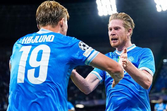 De Bruyne so sánh Hojlund với Haaland