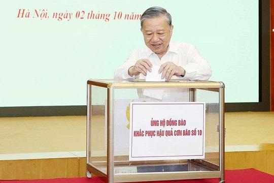 Tổng Bí thư quyên góp ủng hộ người dân ảnh hưởng bởi bão Bualoi