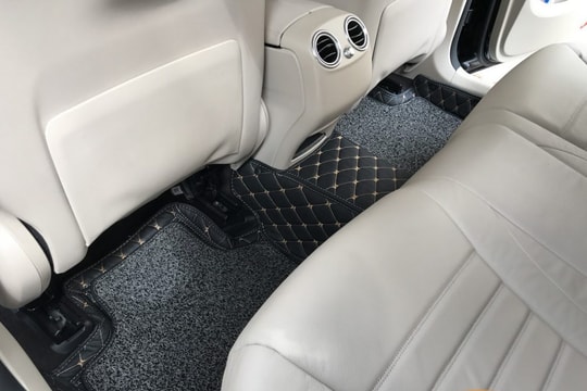 Xe bị nước tràn vào sàn, nên xử lý thế nào?