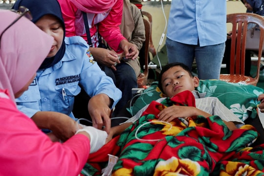 Ngộ độc tập thể sau bữa trưa học đường có thịt cá mập