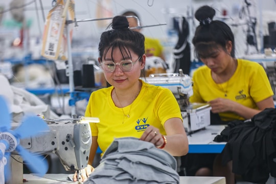 Bộ Nội vụ đề xuất tăng lương tối thiểu 7,2% từ năm 2026