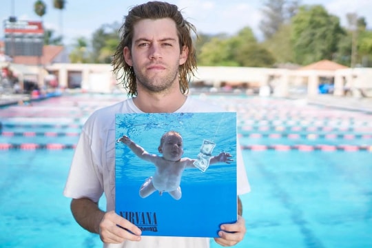 Cậu bé khỏa thân trên bìa album 34 năm trước kiện ban nhạc Nirvana