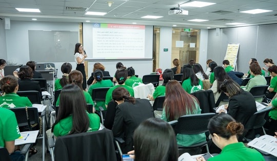 Tư vấn viên bảo hiểm Manulife được đào tạo kiến thức sức khỏe cộng đồng