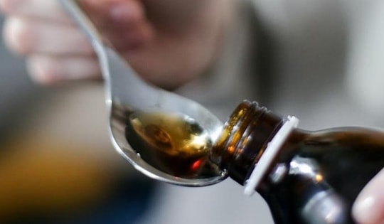 1 trẻ tử vong, 1 trẻ nguy kịch sau khi uống siro ho