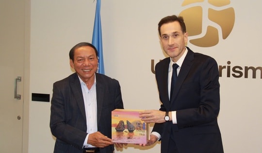 Bộ trưởng Nguyễn Văn Hùng thăm và làm việc tại tổ chức du lịch Liên hợp quốc