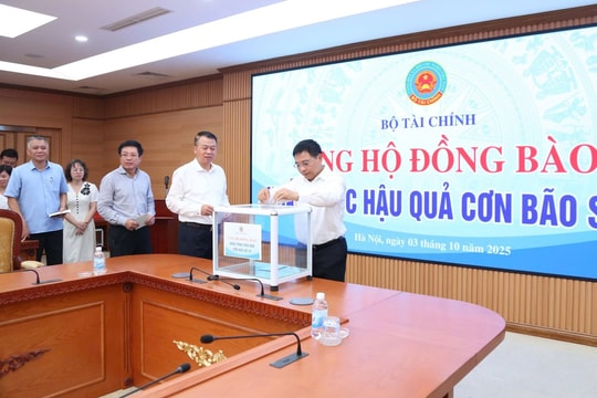 Ngay Lễ phát động ủng hộ đồng bào, Bộ Tài chính quyên góp được 1,5 tỷ đồng