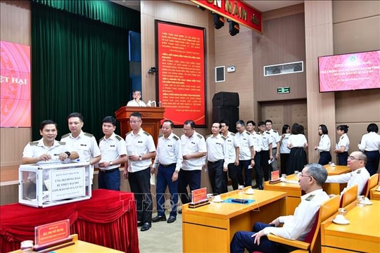 Tiếp sức người dân vùng lũ vượt qua khó khăn