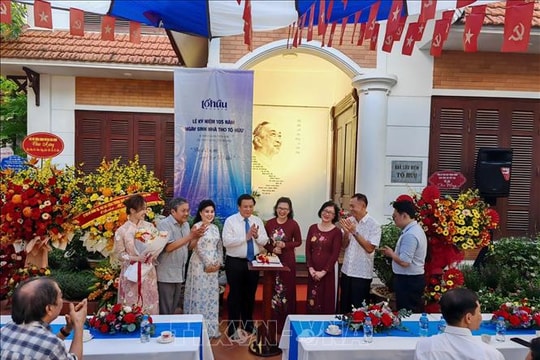 Khai mạc triển lãm 'Tem và Thơ - Dấu ấn Tố Hữu qua năm tháng'