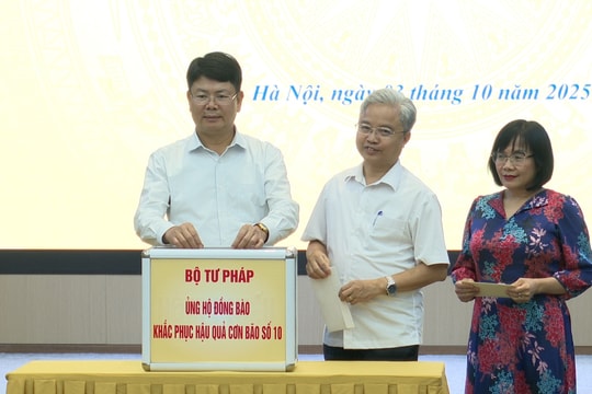 Ngành Tư pháp quyên góp ủng hộ đồng bào bị thiệt hại do bão lũ