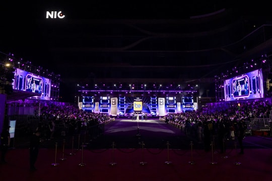 Tôn vinh đổi mới sáng tạo với màn kết hợp đỉnh cao công nghệ và khát vọng Việt Nam