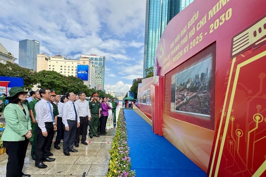 Khai mạc triển lãm ảnh chào mừng Đại hội Đảng bộ TP Hồ Chí Minh lần thứ I