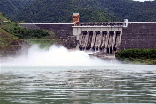 8 giờ ngày 3/10, mở 1 cửa xả đáy hồ thủy điện Sơn La