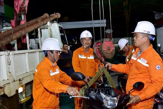 Chạy đua khôi phục điện sau bão số 10 - Bài 1